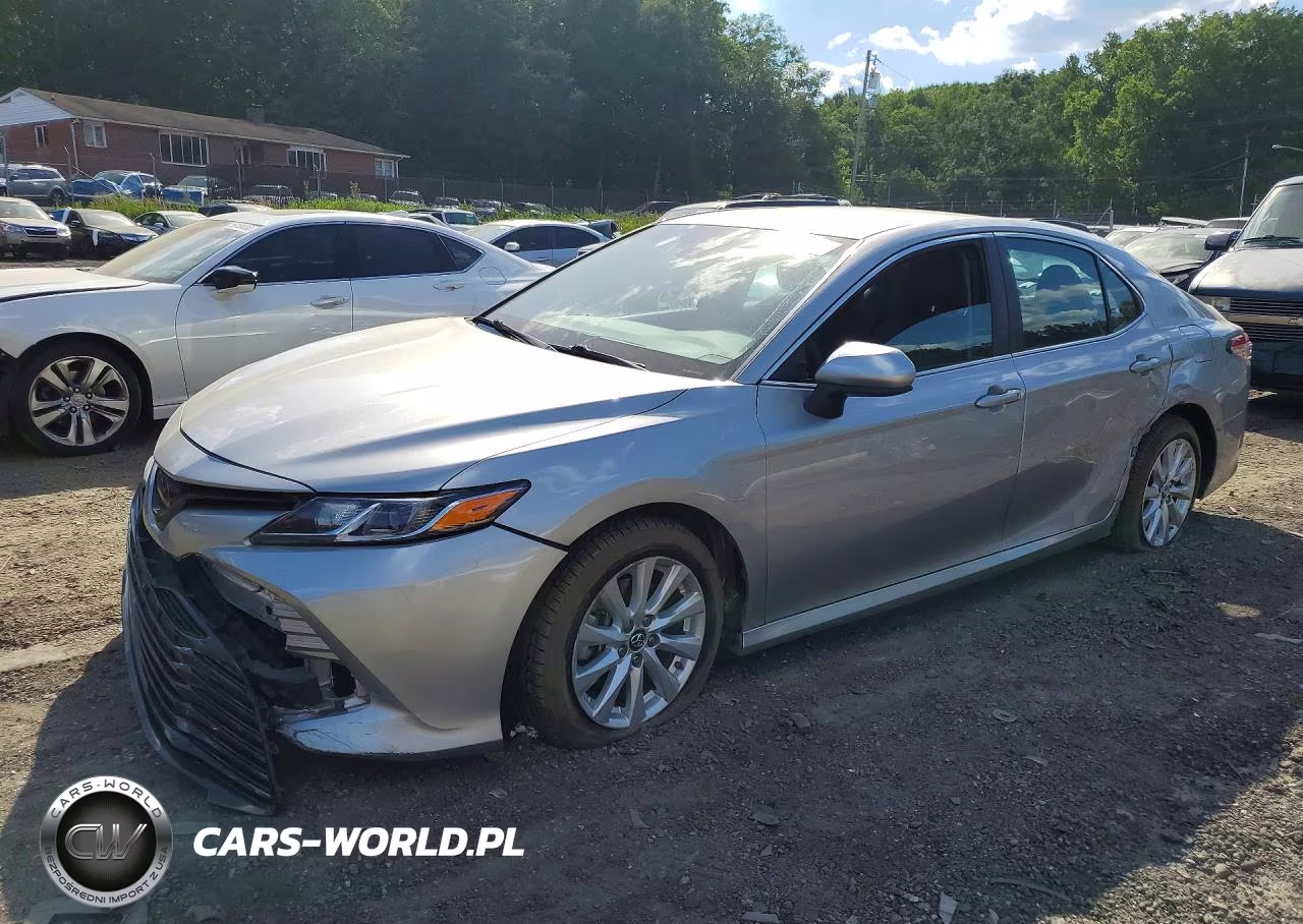 2018 Toyota Camry Le – zdjęcie 1 z 12
