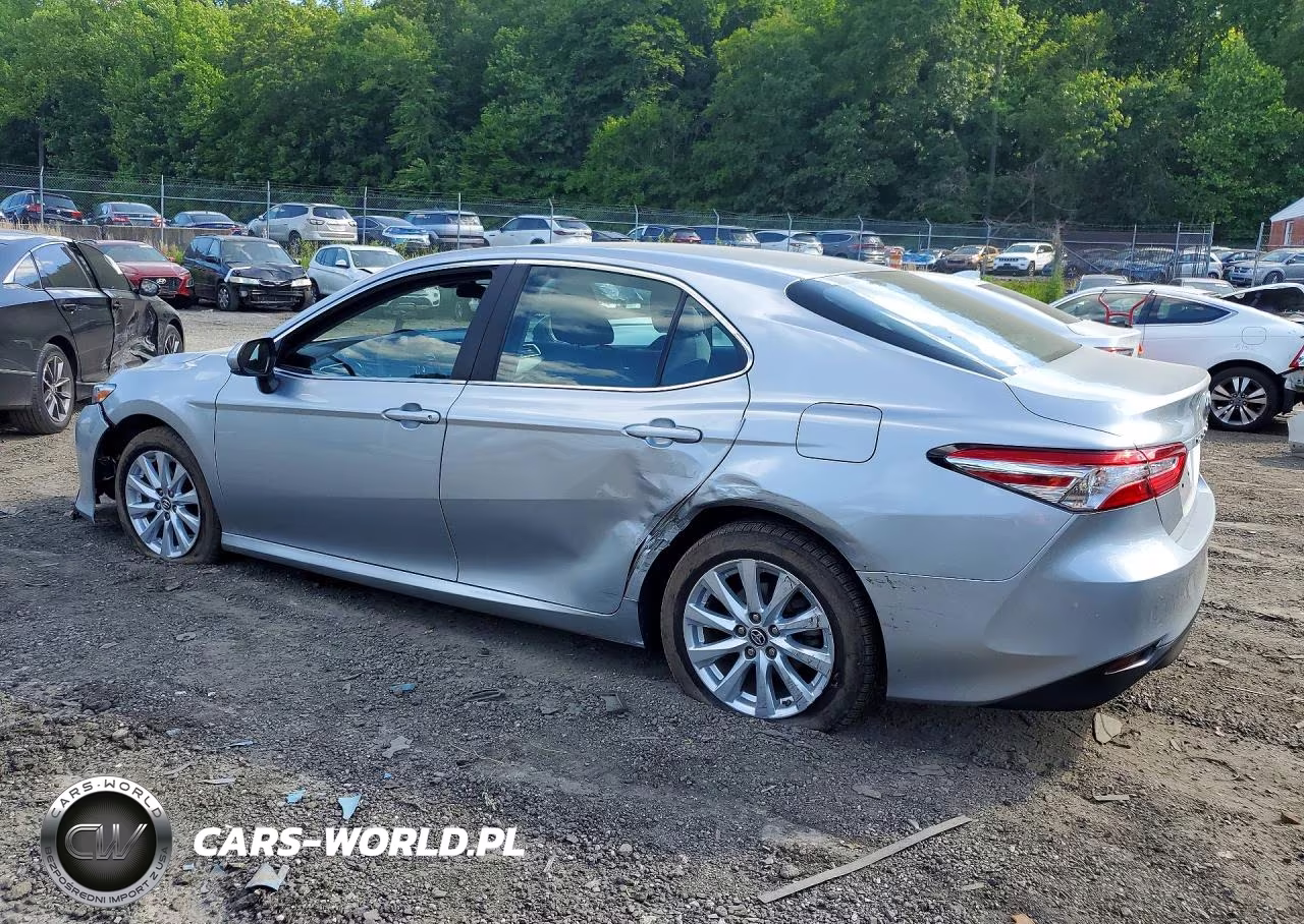 2018 Toyota Camry Le VIN:4T1B11HK9JU104039 - 2