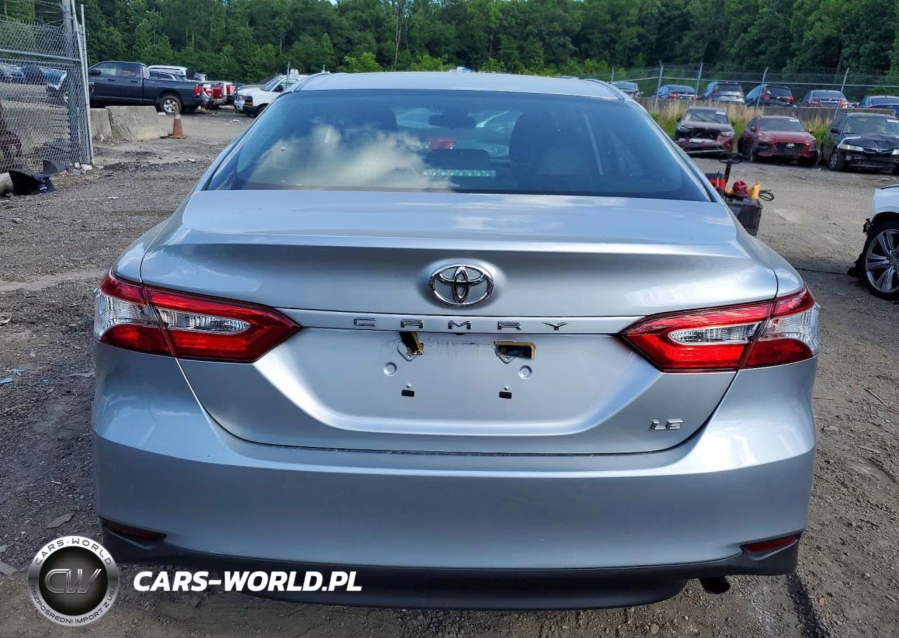 2018 Toyota Camry Le VIN:4T1B11HK9JU104039 - 6
