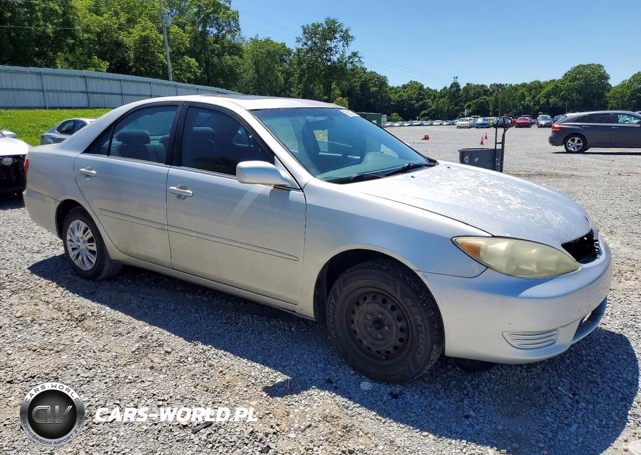 2005 Toyota Camry Le VIN:4T1BE30K55U529811 - 4