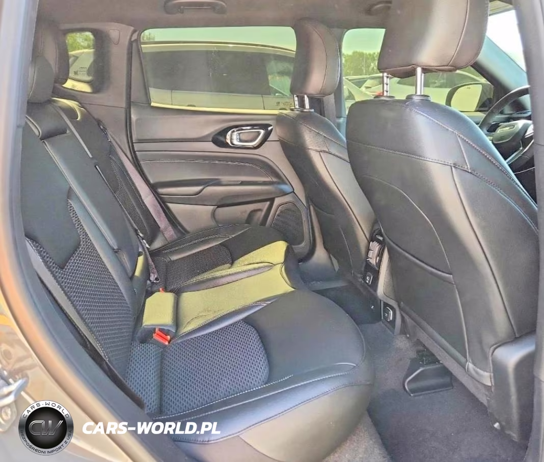 2024 Jeep Compass Latitude VIN:3C4NJDBN5RT602363 - 11