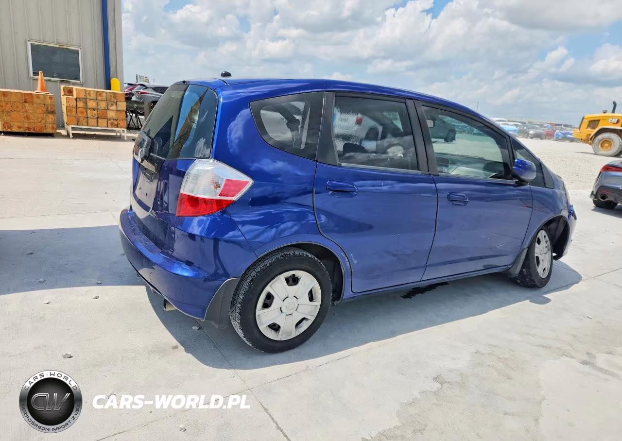 2013 Honda Fit VIN:JHMGE8H35DC061439 - 3
