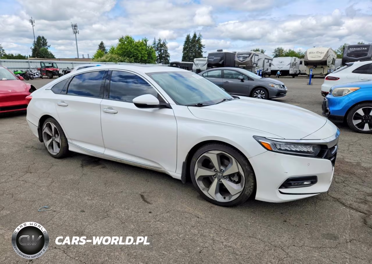 2018 Honda Accord Touring VIN:1HGCV1F94JA013647 - 4