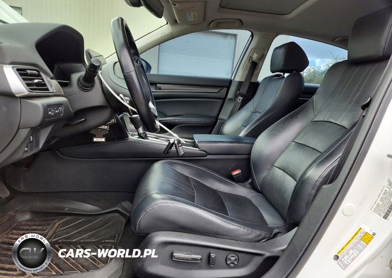 2018 Honda Accord Touring VIN:1HGCV1F94JA013647 - 7