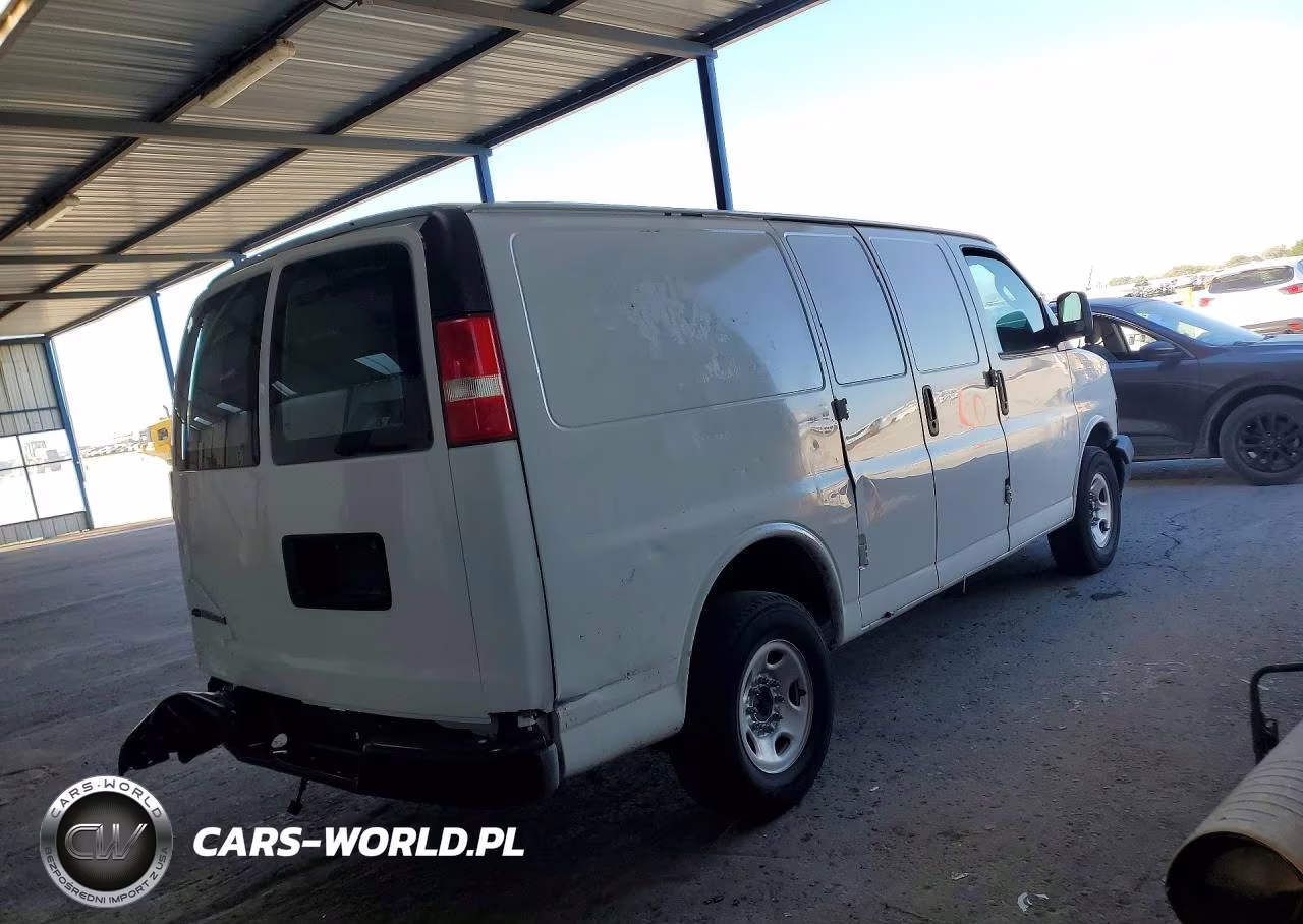 2018 Chevrolet Express G2500 VIN:1GCWGAFG6J1345626 - 3