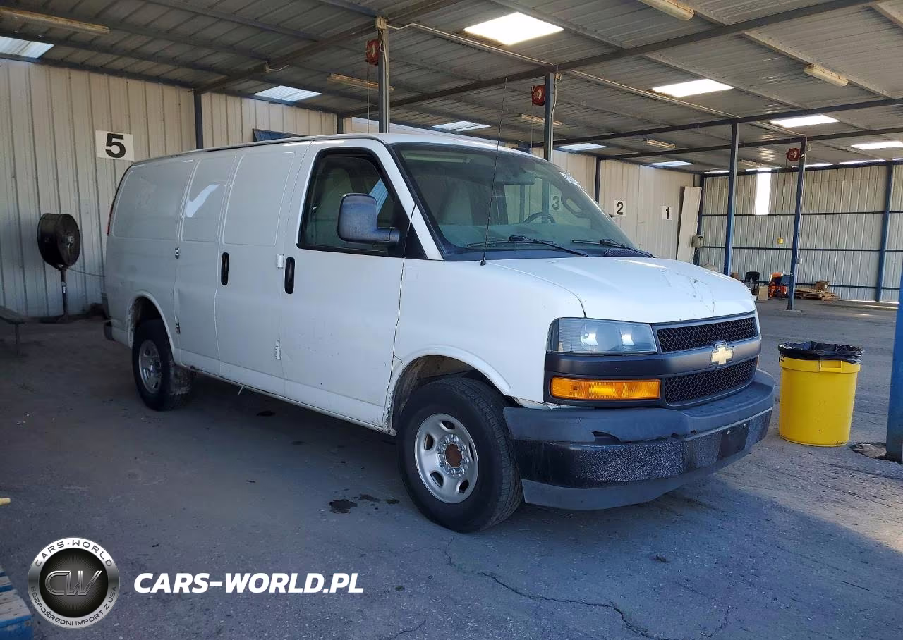 2018 Chevrolet Express G2500 VIN:1GCWGAFG6J1345626 - 4