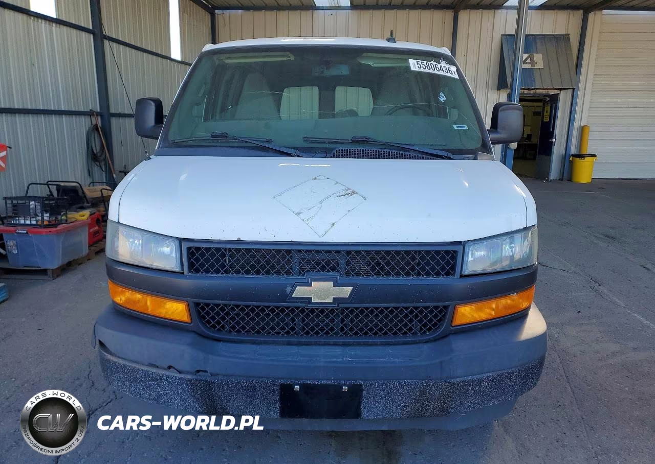 2018 Chevrolet Express G2500 VIN:1GCWGAFG6J1345626 - 5