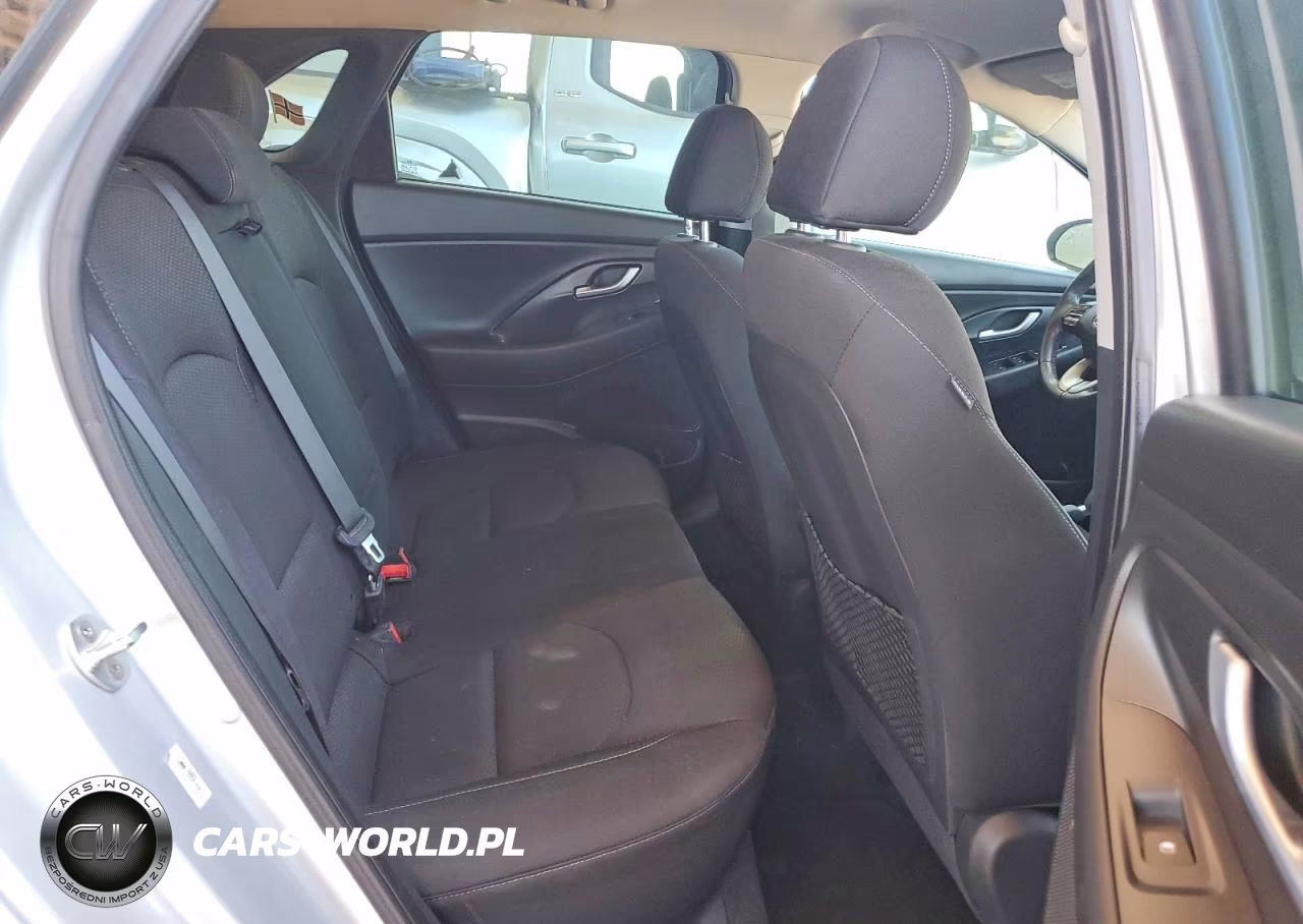2018 Hyundai Elantra Gt Base VIN:KMHH35LE2JU024112 - 10