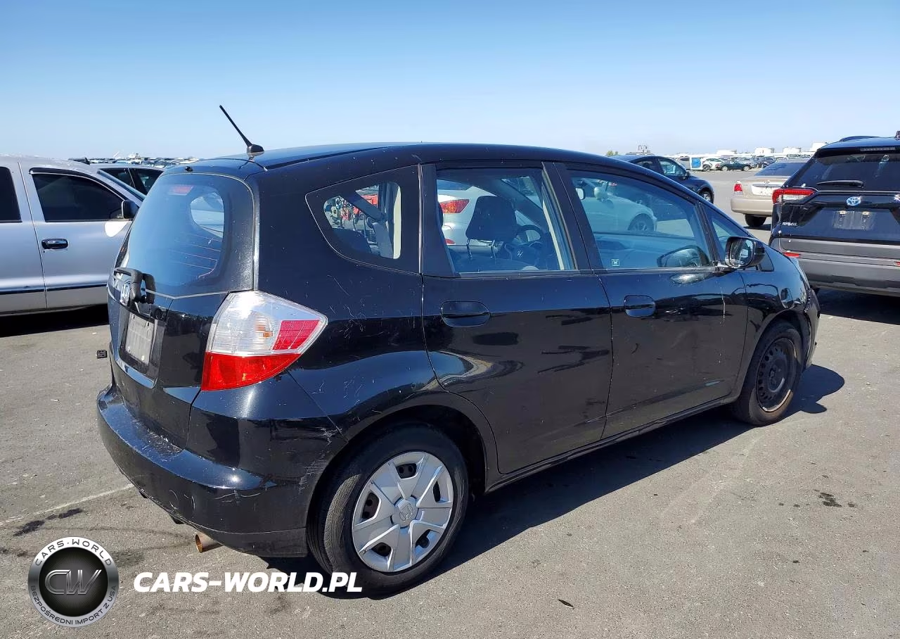 2013 Honda Fit VIN:JHMGE8H32DC025580 - 3