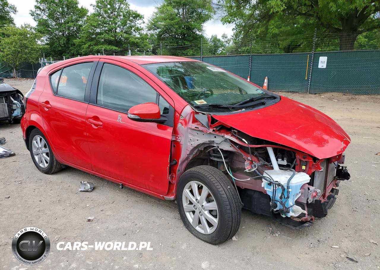 2017 Toyota Prius C Three VIN:JTDKDTB34H1591655 - 4