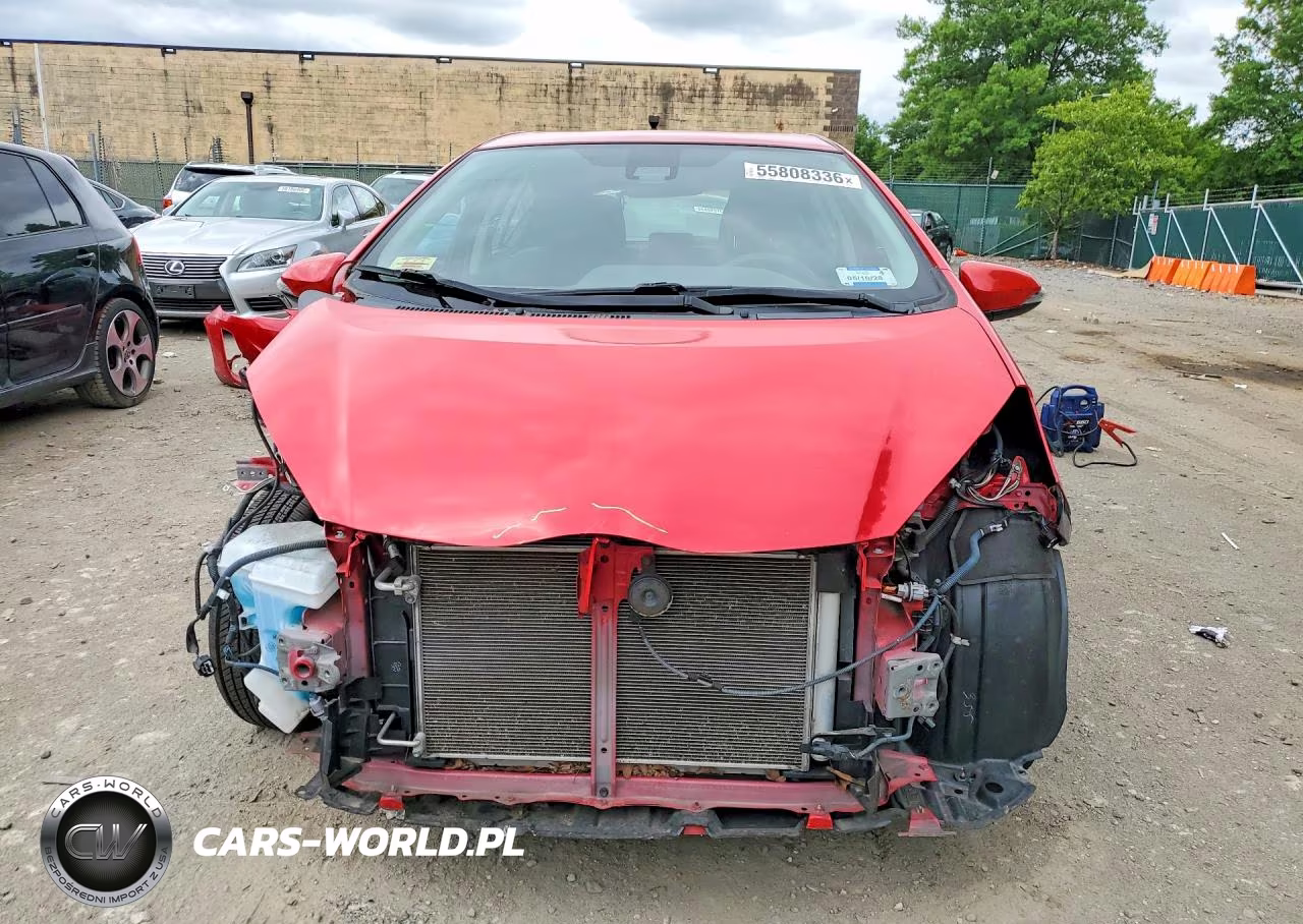 2017 Toyota Prius C Three VIN:JTDKDTB34H1591655 - 5