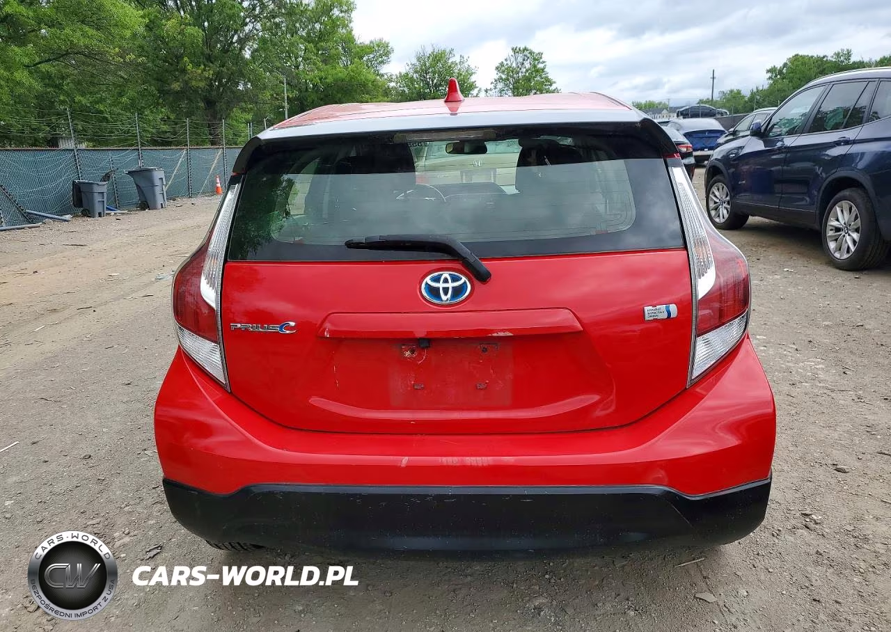 2017 Toyota Prius C Three VIN:JTDKDTB34H1591655 - 6
