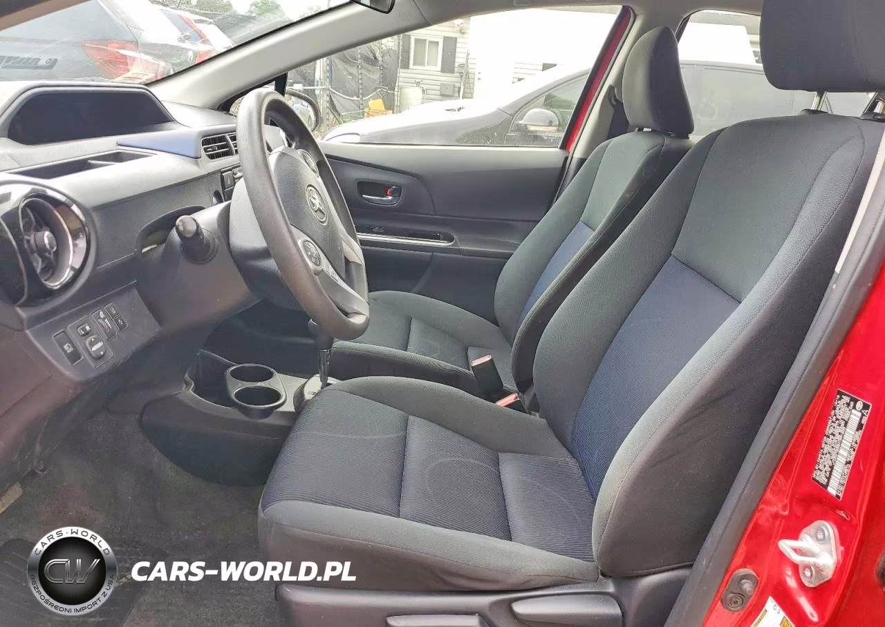2017 Toyota Prius C Three VIN:JTDKDTB34H1591655 - 7