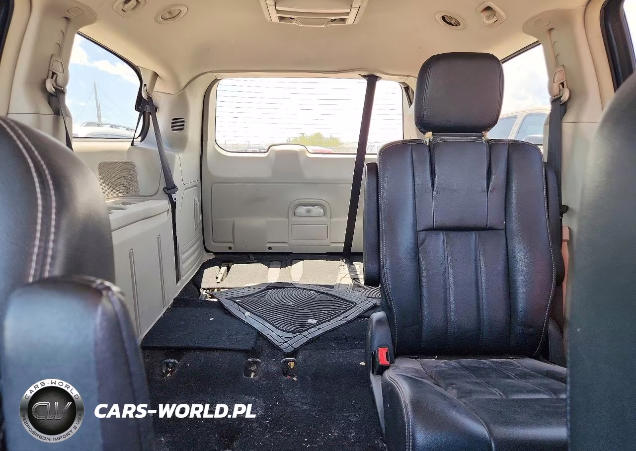 2014 Chrysler Town & Country Touring VIN:2C4RC1BG0ER383174 - 10