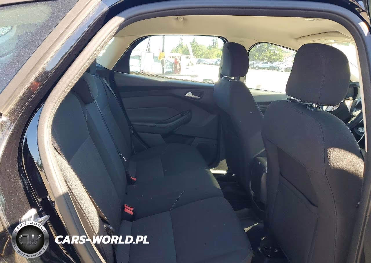 2017 Ford Focus Se VIN:1FADP3K22HL211469 - 10