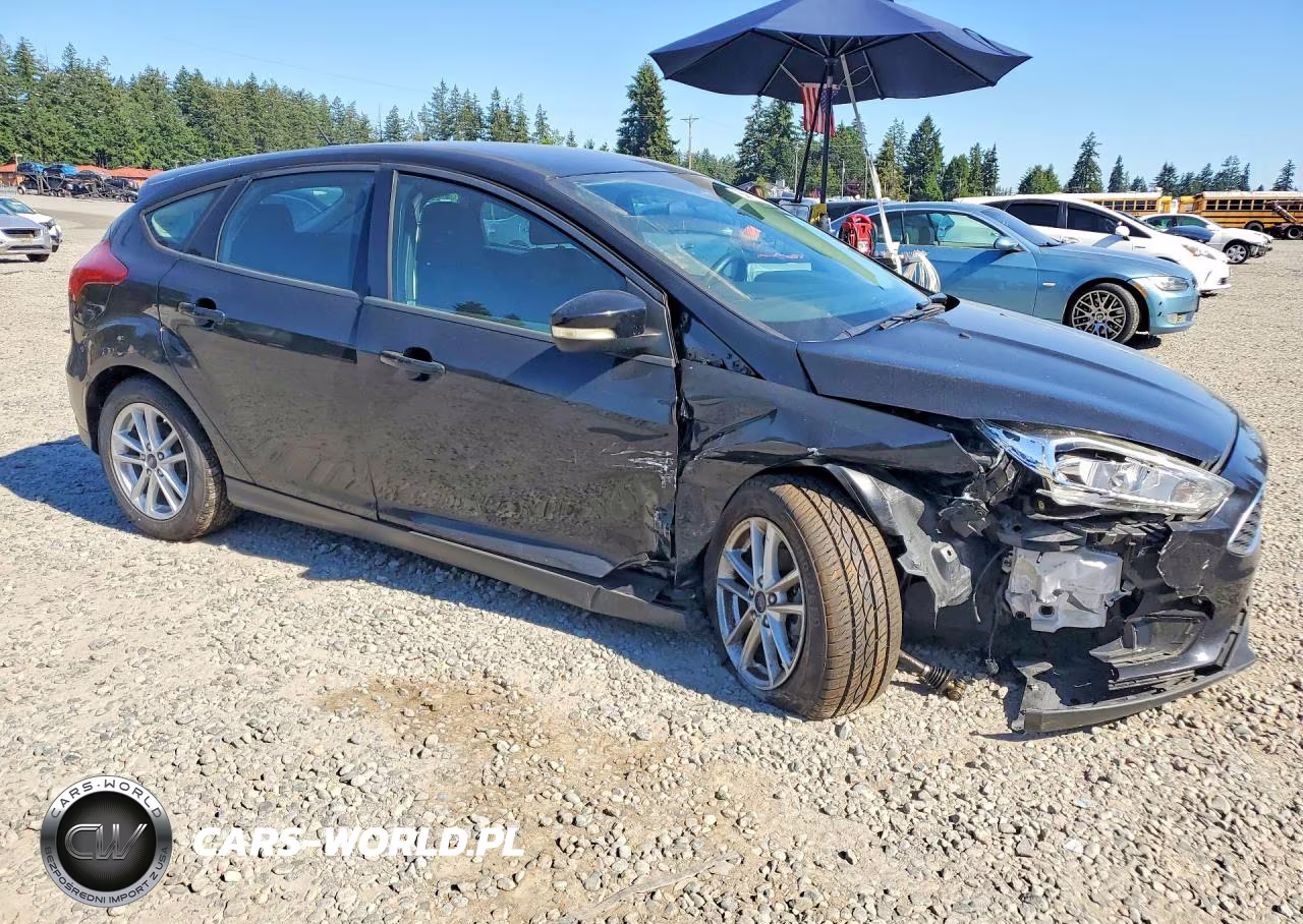 2017 Ford Focus Se VIN:1FADP3K22HL211469 - 4
