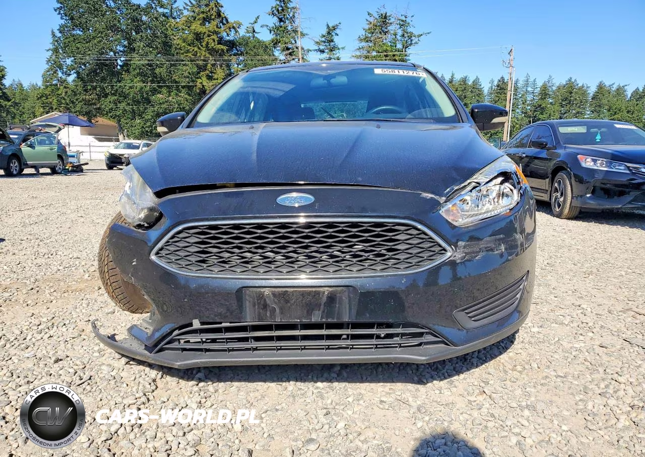 2017 Ford Focus Se VIN:1FADP3K22HL211469 - 5