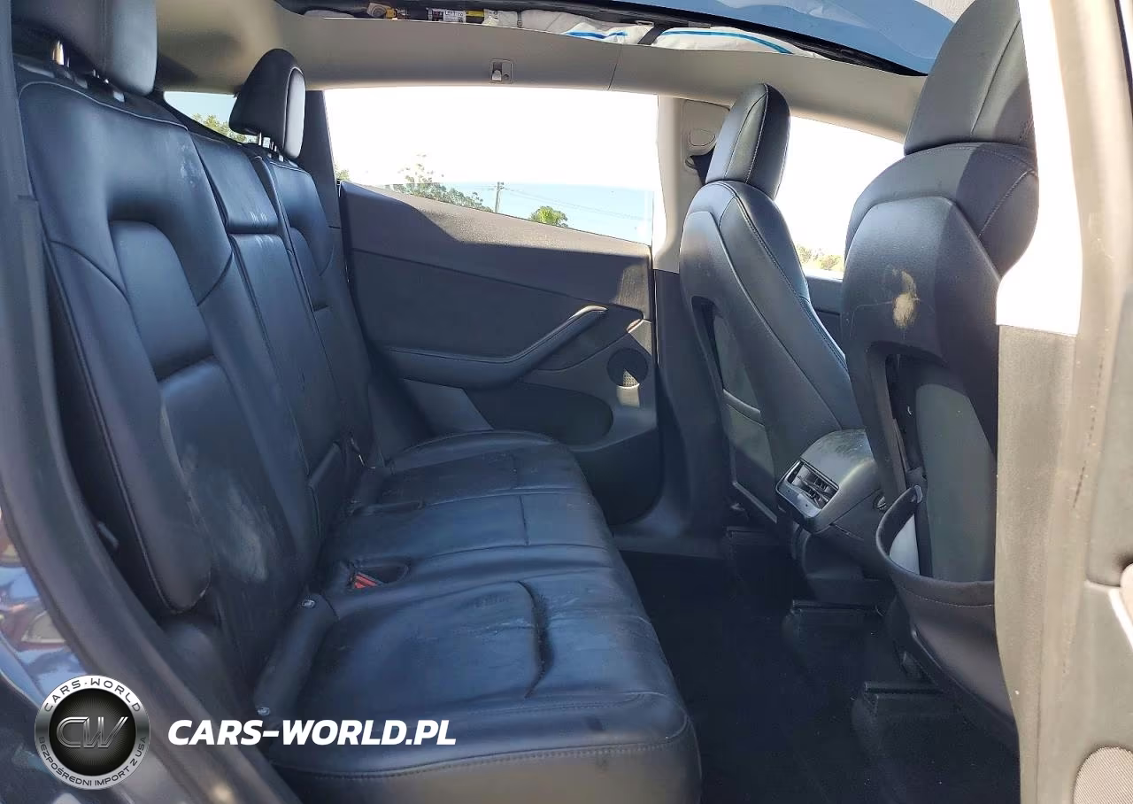 2022 Tesla Model Y VIN:7SAYGDEE8NF480617 - 10