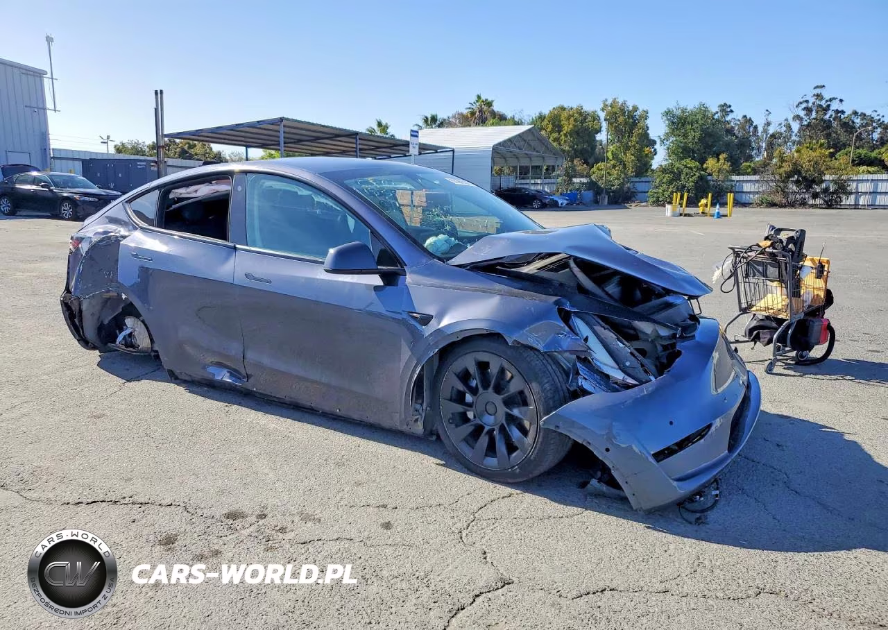 2022 Tesla Model Y VIN:7SAYGDEE8NF480617 - 4
