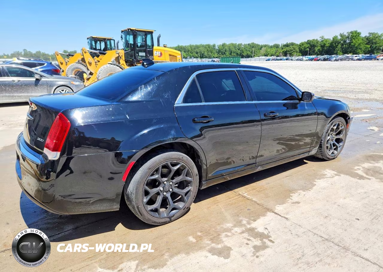 2015 Chrysler 300 Limited VIN:2C3CCAAG2FH769405 - 3