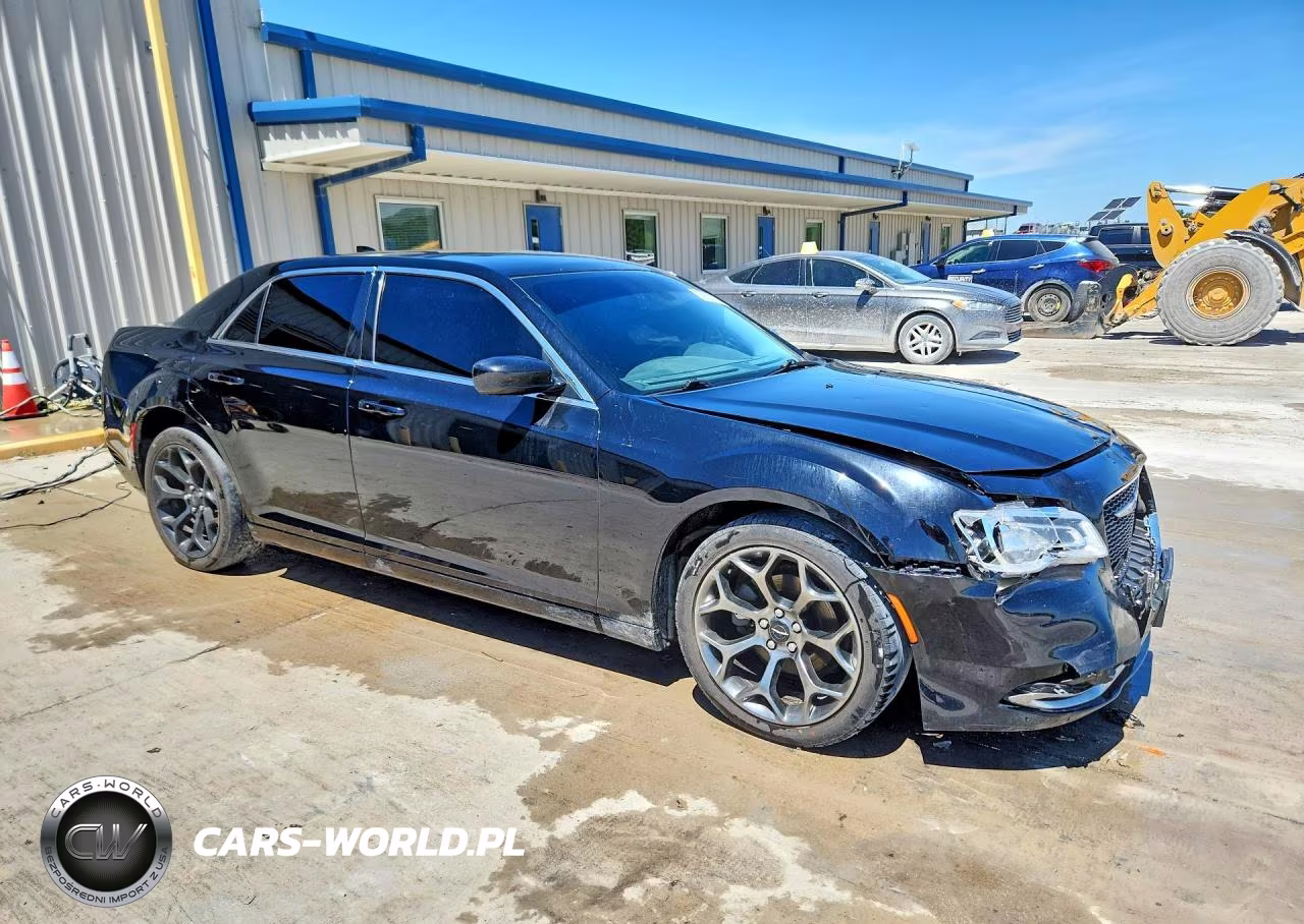 2015 Chrysler 300 Limited VIN:2C3CCAAG2FH769405 - 4