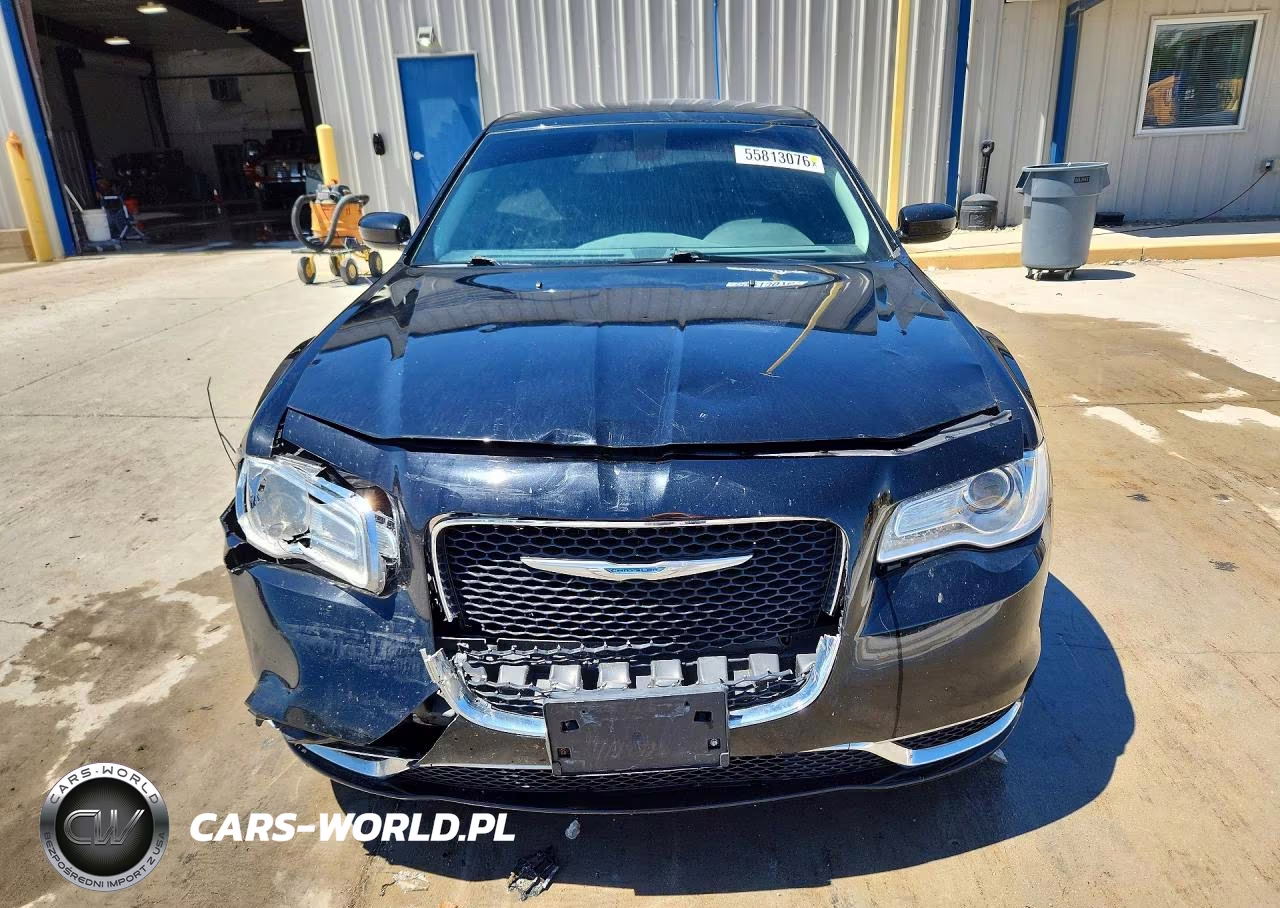2015 Chrysler 300 Limited VIN:2C3CCAAG2FH769405 - 5