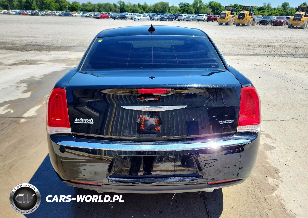 2015 Chrysler 300 Limited VIN:2C3CCAAG2FH769405 - 6