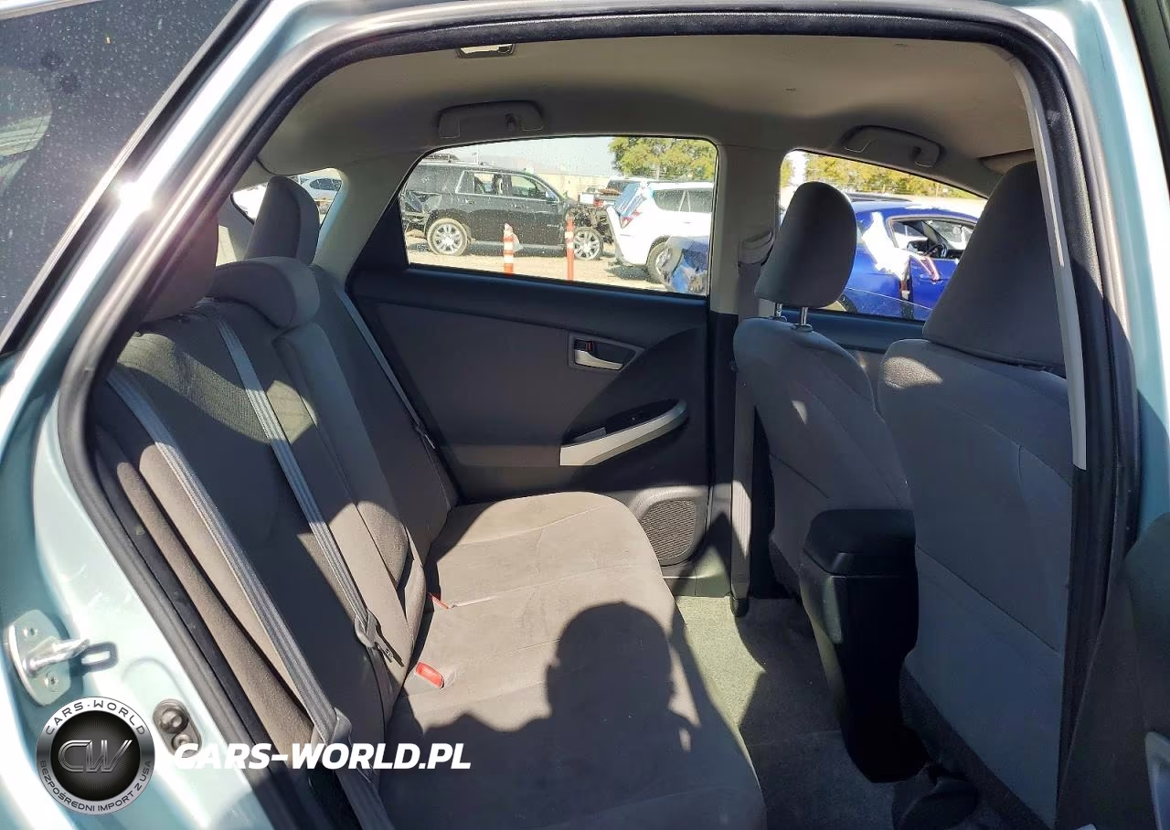 2015 Toyota Prius Two VIN:JTDKN3DUXF1977819 - 10