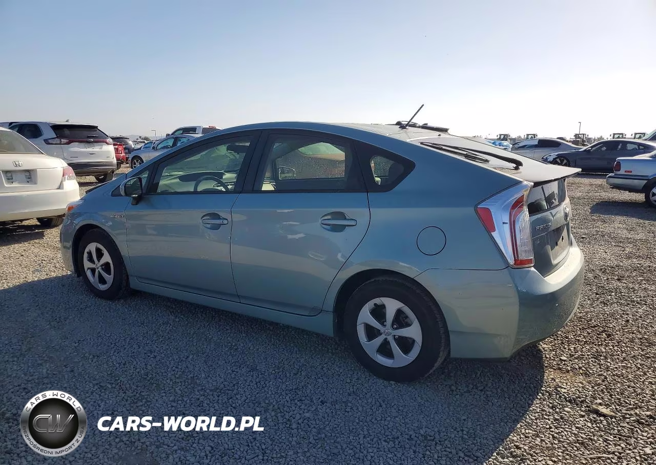 2015 Toyota Prius Two VIN:JTDKN3DUXF1977819 - 2