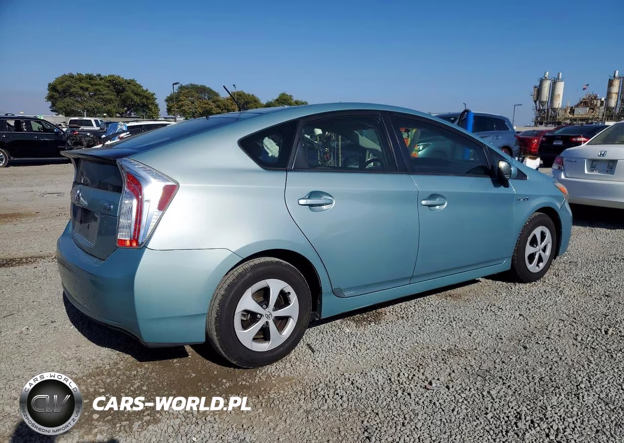 2015 Toyota Prius Two VIN:JTDKN3DUXF1977819 - 3