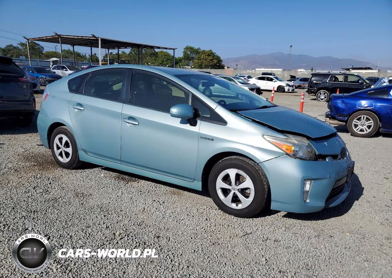 2015 Toyota Prius Two VIN:JTDKN3DUXF1977819 - 4