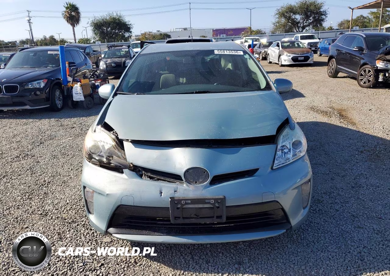 2015 Toyota Prius Two VIN:JTDKN3DUXF1977819 - 5