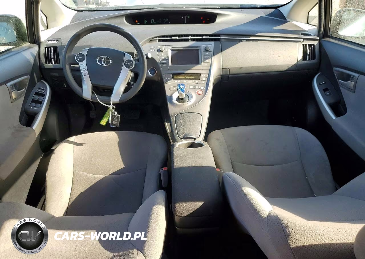 2015 Toyota Prius Two VIN:JTDKN3DUXF1977819 - 8