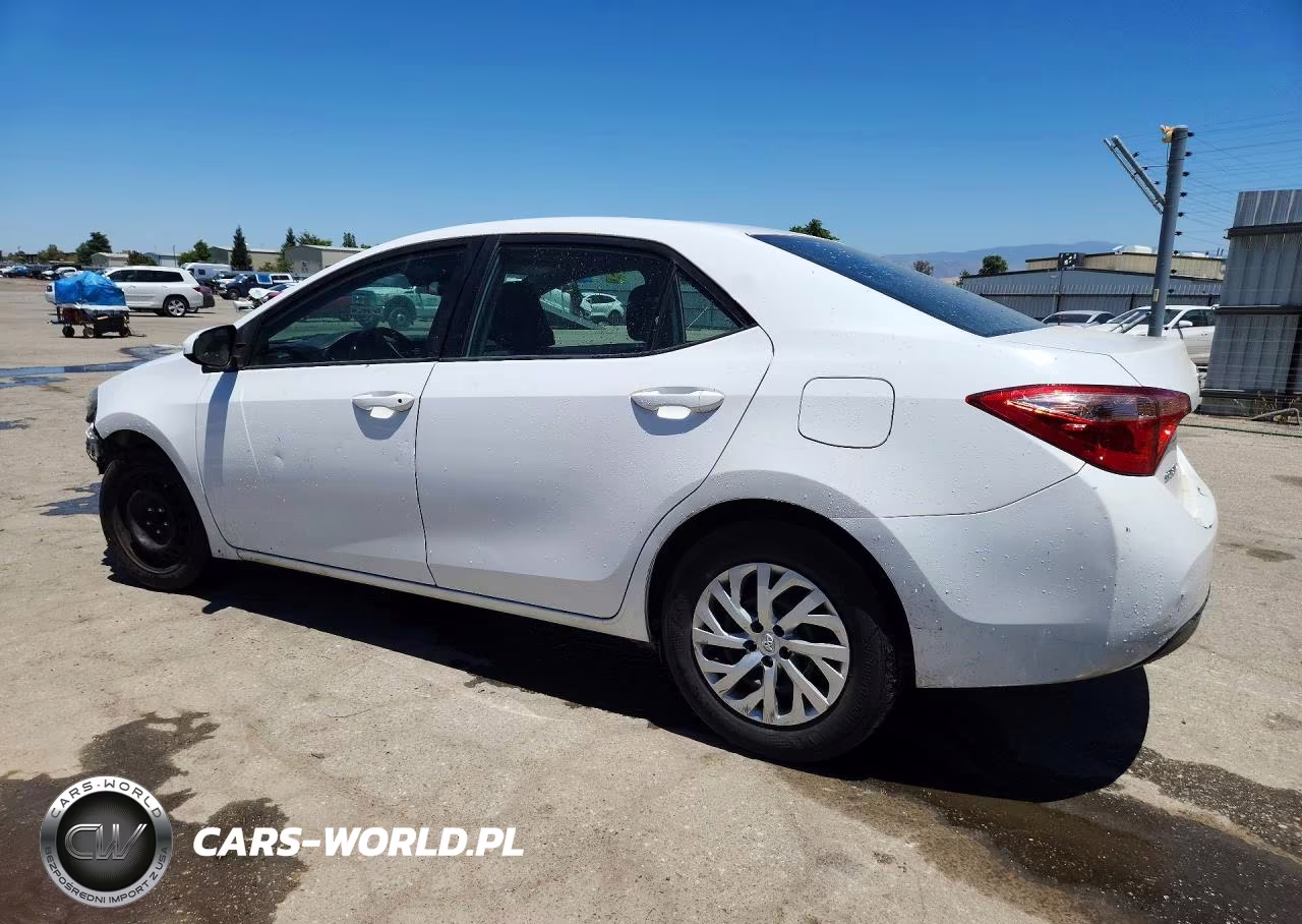 2018 Toyota Corolla Le VIN:5YFBURHE5JP815366 - 2