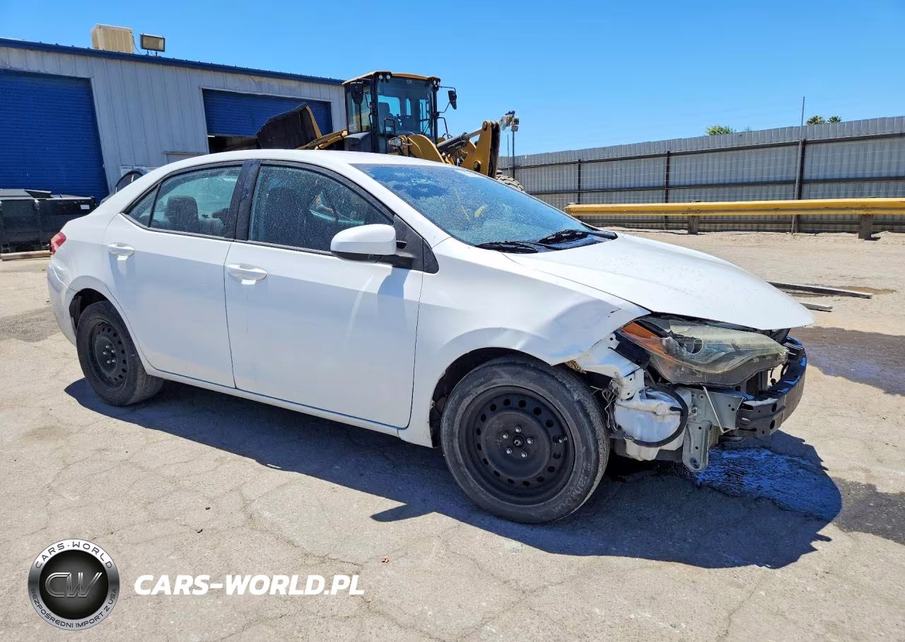 2018 Toyota Corolla Le VIN:5YFBURHE5JP815366 - 4