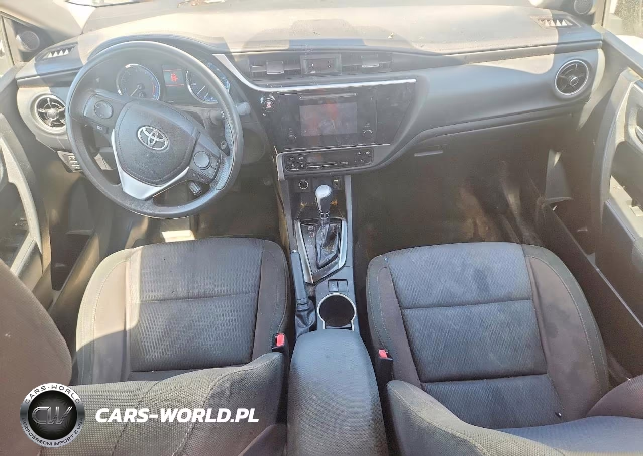 2018 Toyota Corolla Le VIN:5YFBURHE5JP815366 - 8