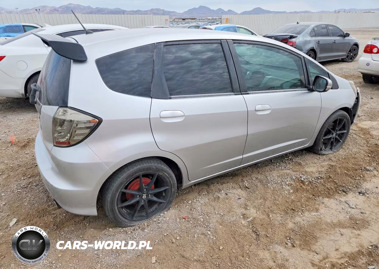 2013 Honda Fit VIN:JHMGE8G3XDC029362 - 3