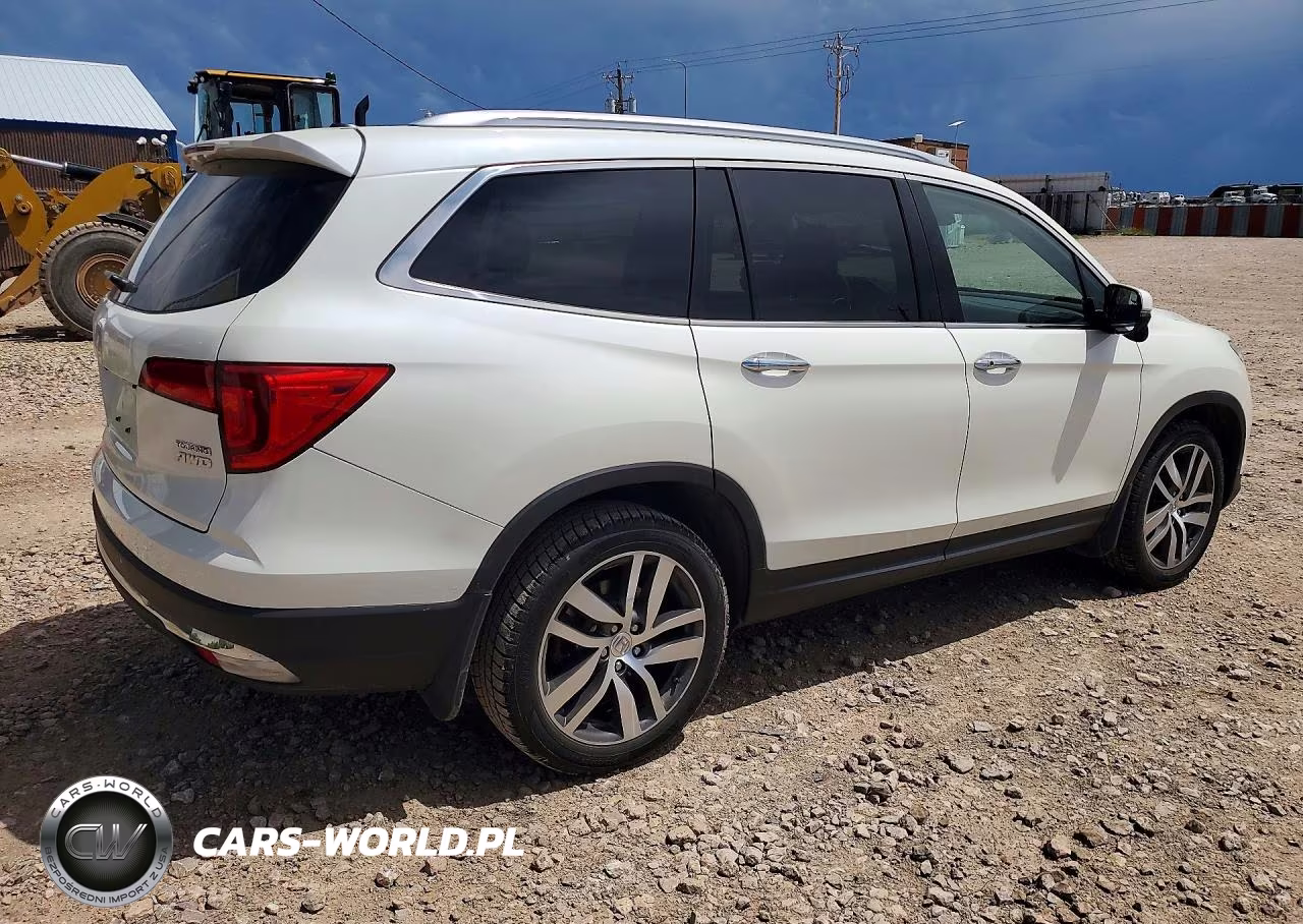 2017 Honda Pilot Touring VIN:5FNYF6H91HB083149 - 3