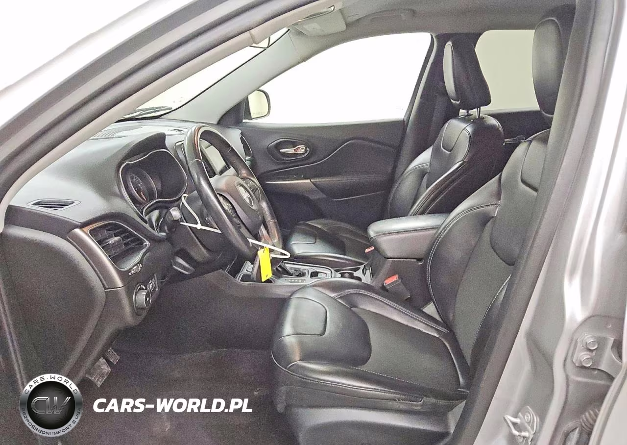 2019 Jeep Cherokee Latitude Plus VIN:1C4PJLLB8KD184206 - 7