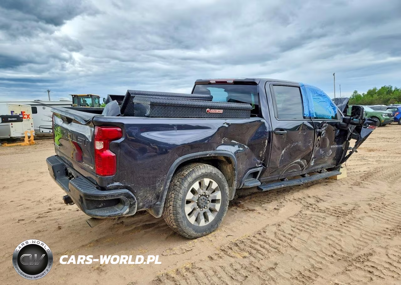2024 Chevrolet Silverado K2500 Custom VIN:2GC4YME72R1123615 - 3