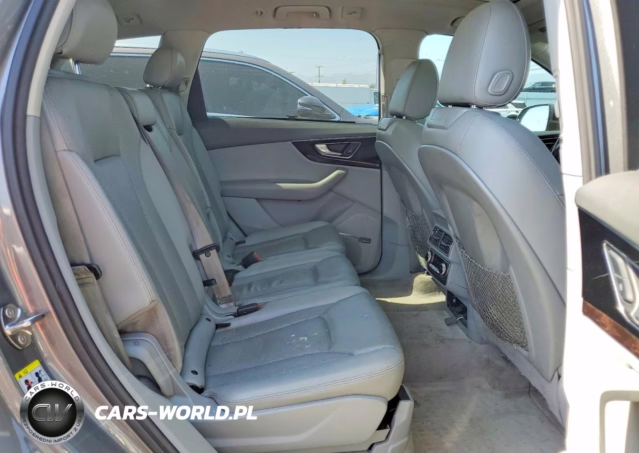 2017 Audi Q7 Prestige VIN:WA1VAAF76HD007837 - 10