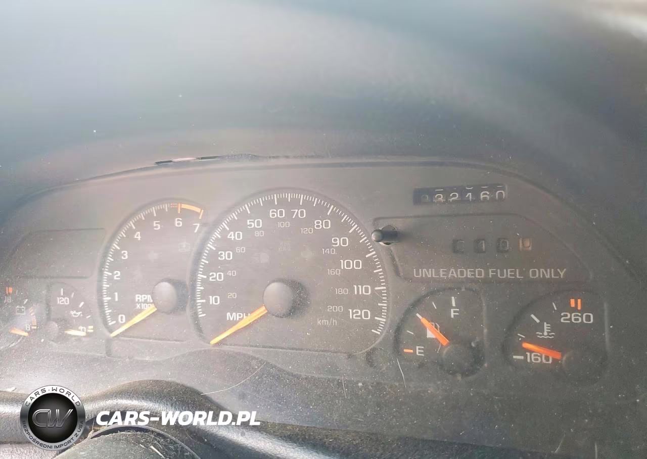 1996 Chevrolet Camaro Base VIN:2G1FP22K4T2124476 - 9