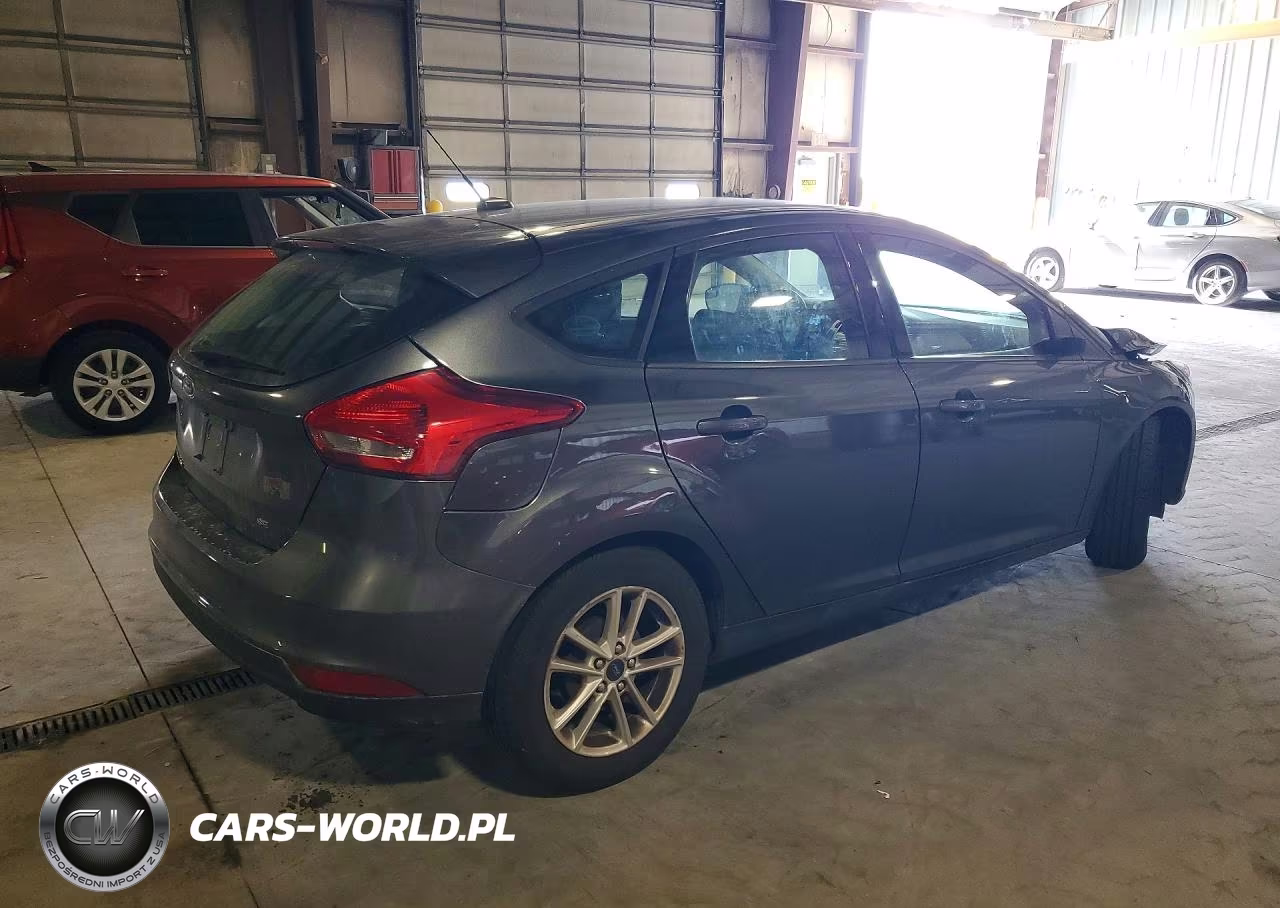 2017 Ford Focus Se VIN:1FADP3K26HL213242 - 3