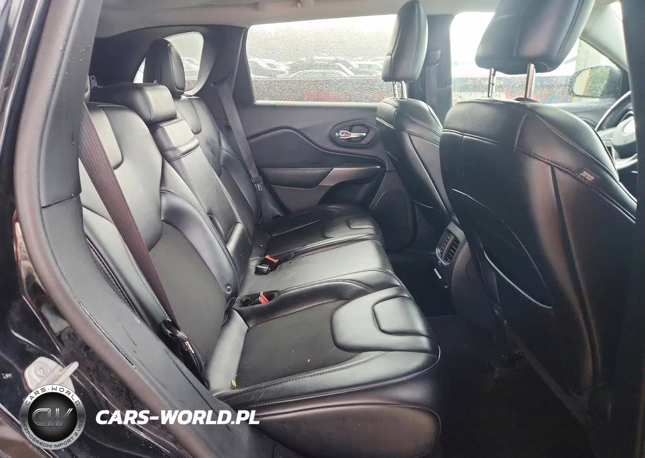 2019 Jeep Cherokee Latitude Plus VIN:1C4PJLLN5KD242055 - 11