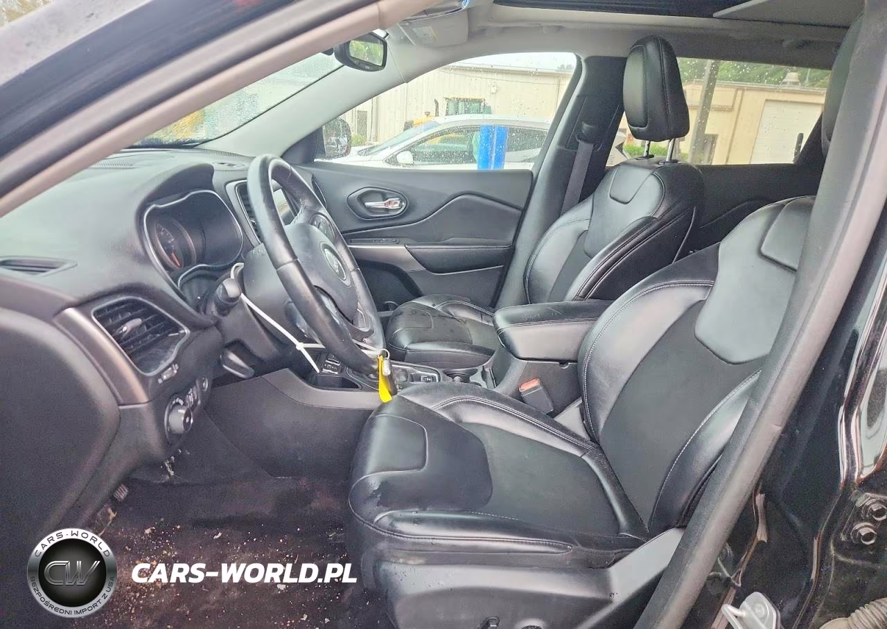 2019 Jeep Cherokee Latitude Plus VIN:1C4PJLLN5KD242055 - 7