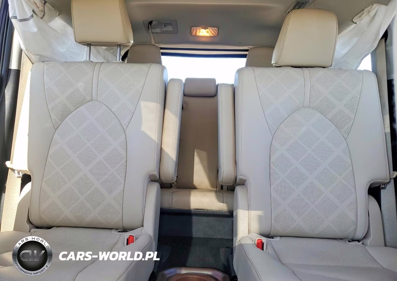 2021 Toyota Highlander Hybrid Platinum VIN:5TDEBRCH6MS036543 - 10