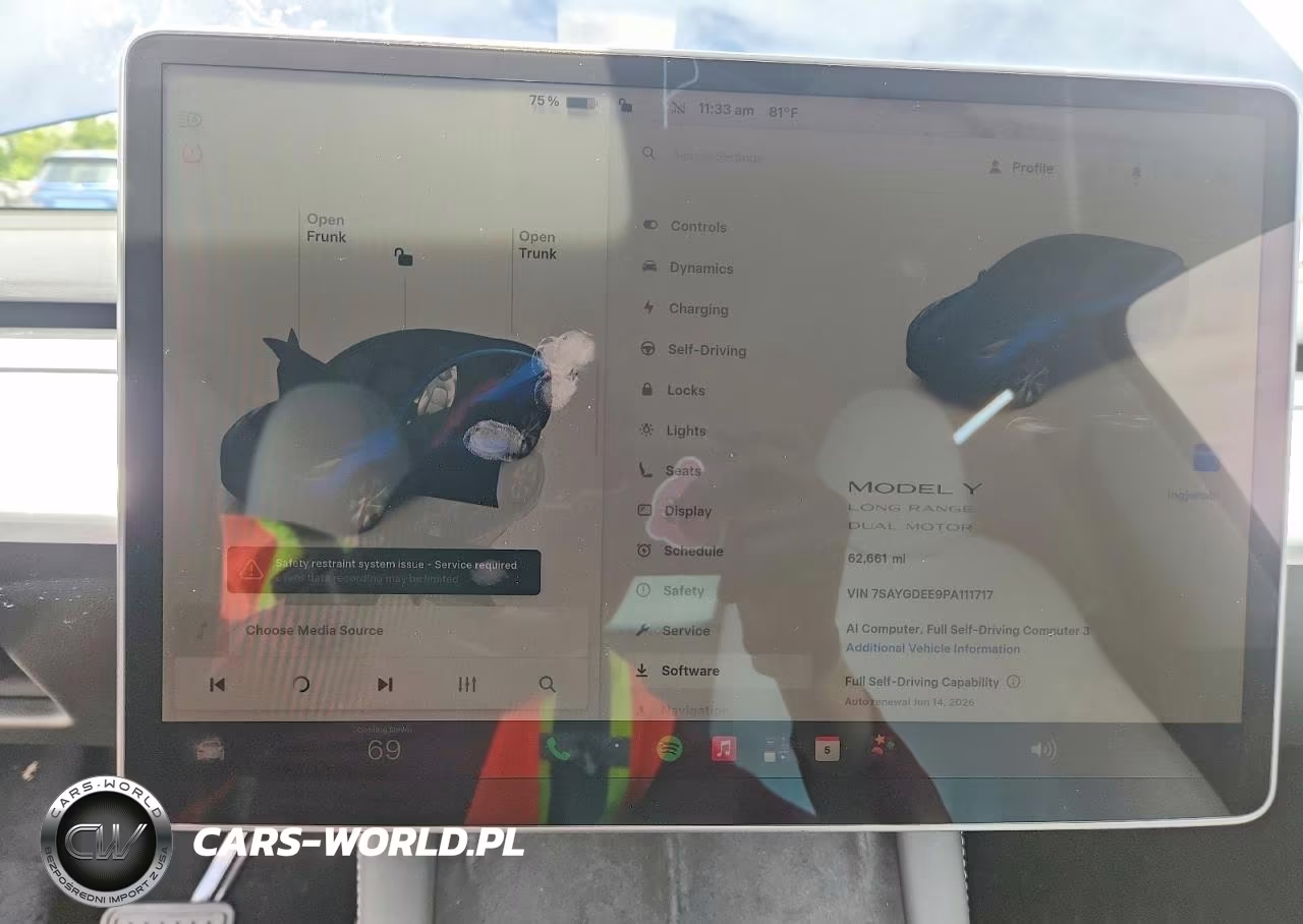 2023 Tesla Model Y VIN:7SAYGDEE9PA111717 - 9