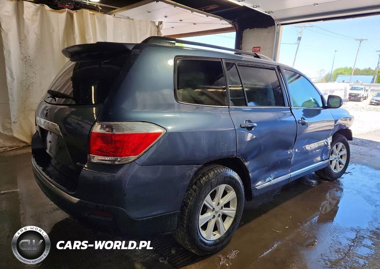 2013 Toyota Highlander Plus VIN:5TDBK3EH2DS270577 - 3