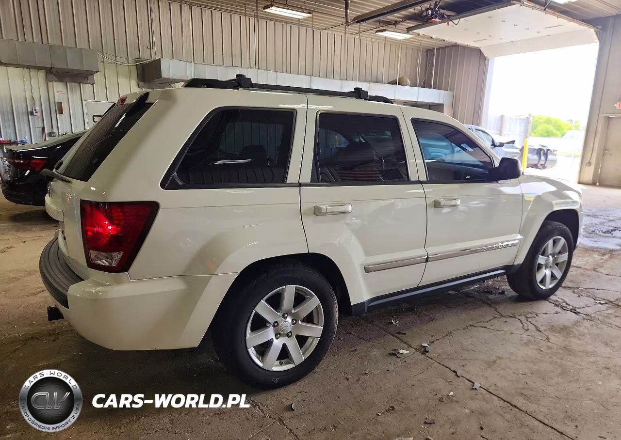 2010 Jeep Grand Cherokee Laredo VIN:1J4PR4GK7AC143928 - 3