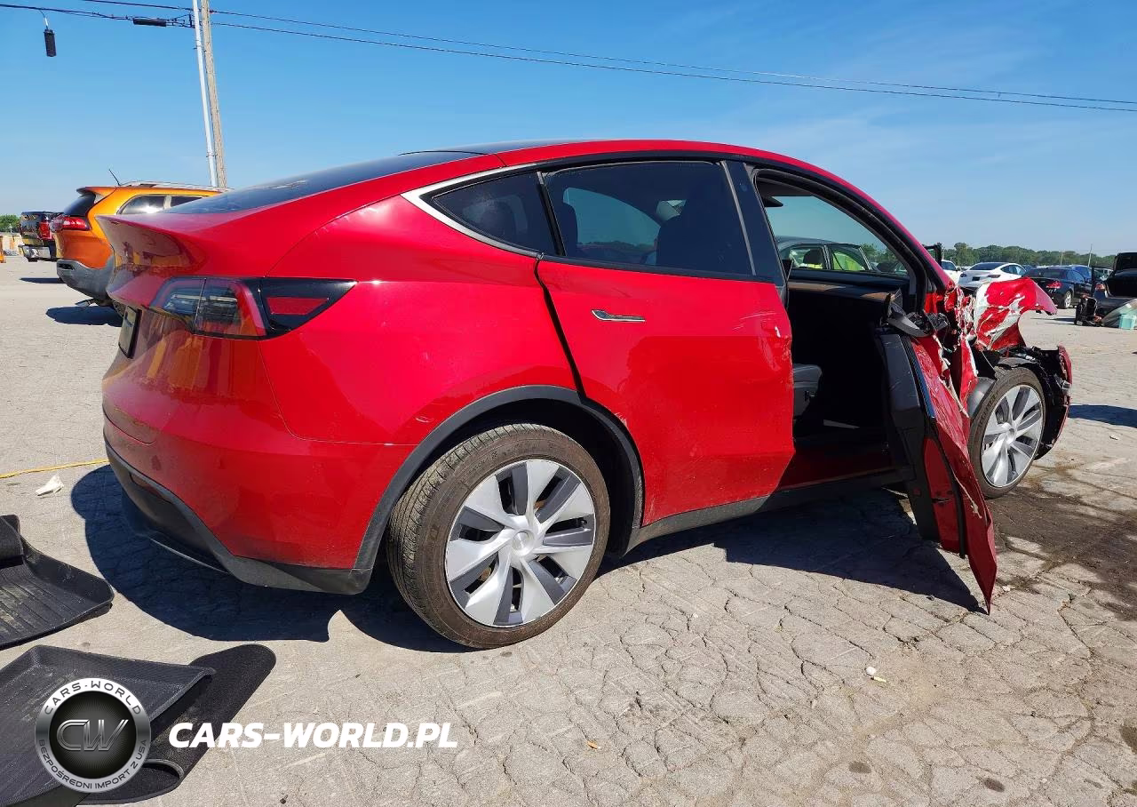 2023 Tesla Model Y VIN:7SAYGDEE8PA056449 - 3
